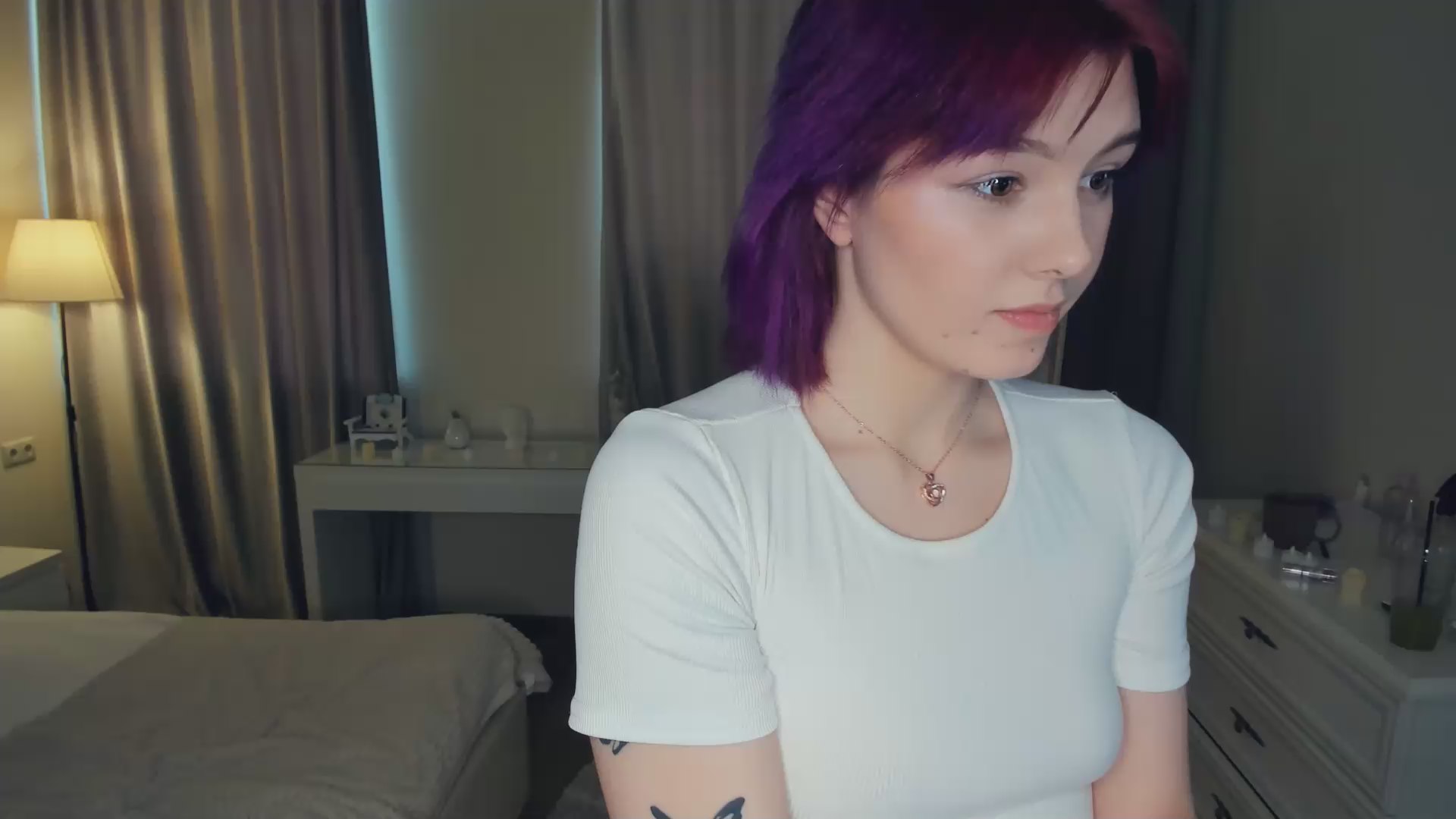 Foto porno Crystall_Lady face orice la camera pentru bani pe KUR.ro