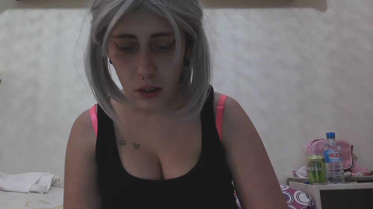 Foto porno Gumi69 face orice la camera pentru bani pe KUR.ro