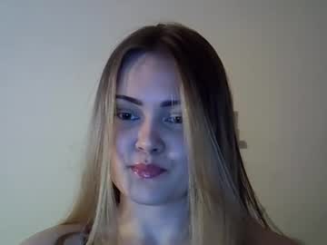 anexte_si se dezbraca la web pe Chaturbate