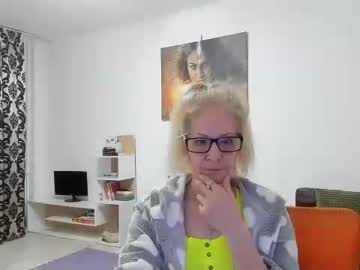 Foto porno angelkaty69 ne arata tot la camera pe KUR.ro