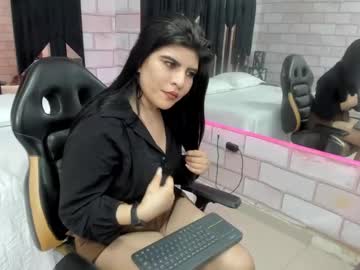 annamilf__ se dezbraca la web pe Chaturbate