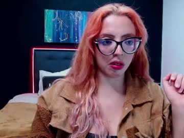 Fantezii cu athena_rossi pe Chaturbate