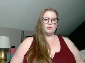 bbwgoddesssara ne arata tot la camera