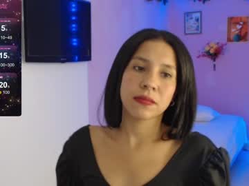 Foto porno casandra_lous36 se dezbraca la web pe Chaturbate pe KUR.ro