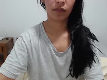 Fantezii cu crissexy_33 pe Chaturbate