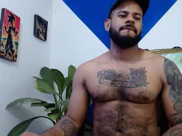 damian64436171 se dezbraca la web pe Chaturbate