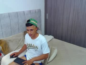 Sex online cu dereck_tompson