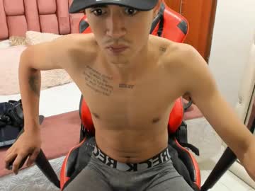 dominic_hot_04 se dezbraca la web pe Chaturbate