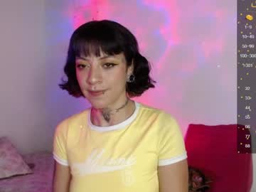 dreamgyal_999 se dezbraca la web pe Chaturbate