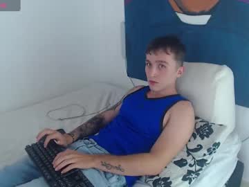 dylanwhite23 se dezbraca la web pe Chaturbate