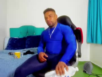 Fantezii cu estebanlobo pe Chaturbate