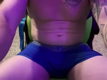 ginjaz420 se dezbraca la web pe Chaturbate