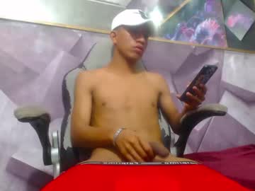 goldenhotboys vrea sex pe Chaturbate