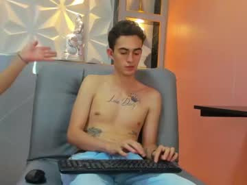 james_miller__ se dezbraca la web pe Chaturbate