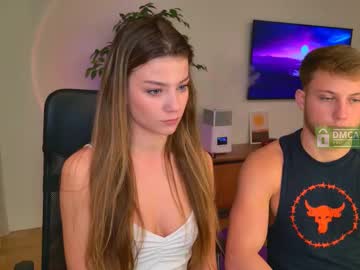 jony_and_jessica se dezbraca la web pe Chaturbate