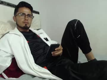 jordan_jr se dezbraca la web pe Chaturbate