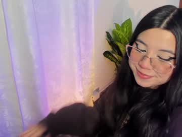 Fantezii cu kiitty_tay pe Chaturbate