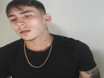 Fantezii cu leandroramz pe Chaturbate