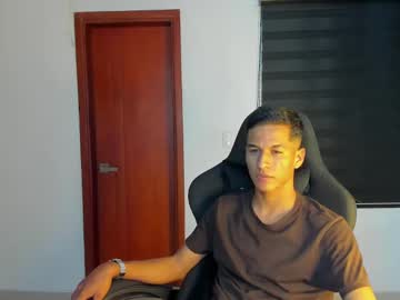 leo_hornny2 vrea sex pe Chaturbate