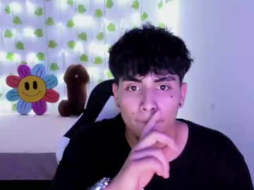 Fantezii cu liam_ruiz_ pe Chaturbate