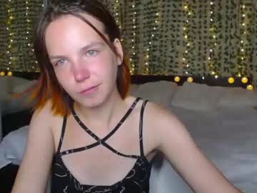 Fantezii cu little_kitty1_ pe Chaturbate