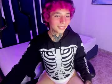 littlekat_ se dezbraca la web pe Chaturbate