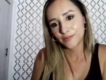 lola_2024 se dezbraca la web pe Chaturbate