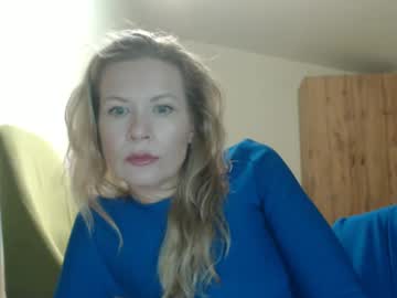 lovelykiki_ vrea sex pe Chaturbate