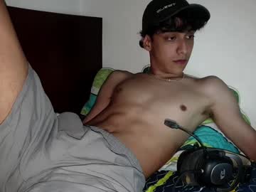 m1lkyways se dezbraca la web pe Chaturbate