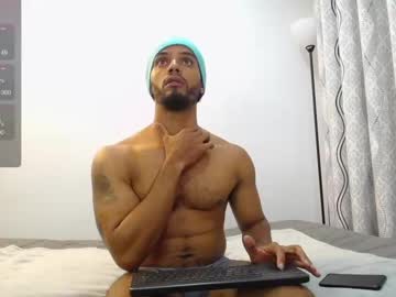 m_alessander22 se dezbraca la web pe Chaturbate