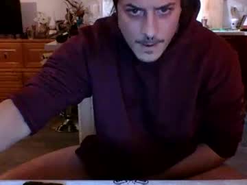 matteushh87 se dezbraca la web pe Chaturbate