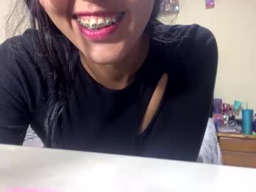 moly_lof se dezbraca la web pe Chaturbate