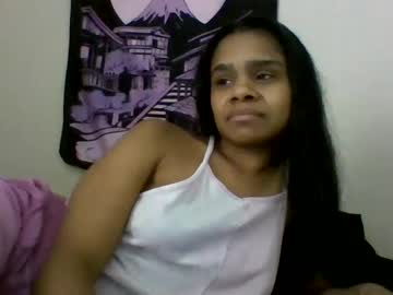 mrslovelylola se dezbraca la web pe Chaturbate