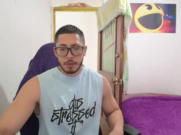 muscle_cock32 se dezbraca la web pe Chaturbate