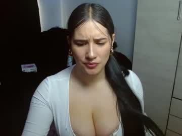 naomi_d se dezbraca la web pe Chaturbate