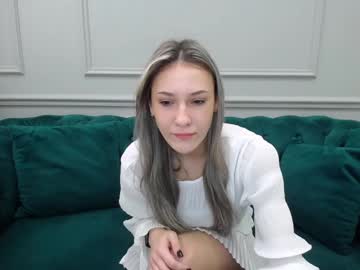 nica__flo vrea sex pe Chaturbate