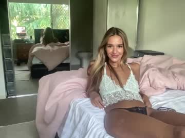 Fantezii cu peachy_paige pe Chaturbate