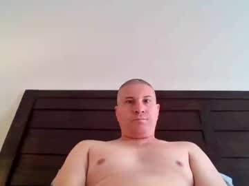 rocketguyy se dezbraca la web pe Chaturbate