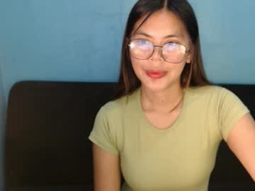 Fantezii cu rosemarie_pinay pe Chaturbate