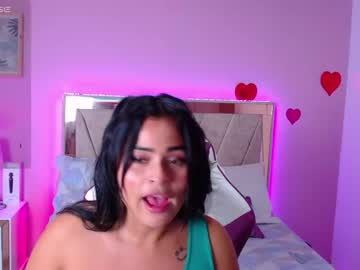 roxxy_rodriguez se dezbraca la web pe Chaturbate