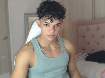 sam_dosantos se dezbraca la web pe Chaturbate