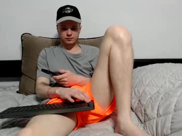 Foto porno sergeysexboy ne arata tot la camera pe KUR.ro