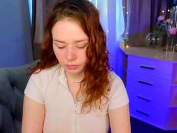 skye_shy se dezbraca la web pe Chaturbate