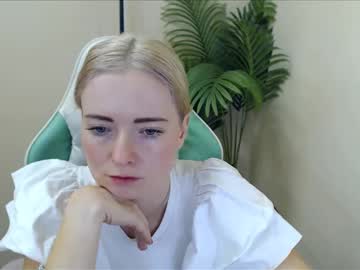 Foto porno sweet_kitty96 descoperita pe video chat pe KUR.ro