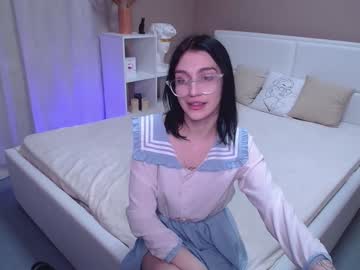 tatikaa se dezbraca la web pe Chaturbate