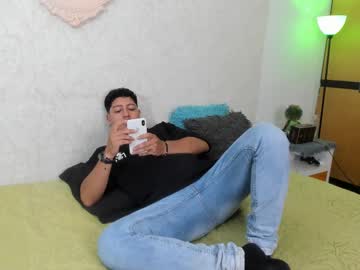 Fantezii cu the_yura pe Chaturbate