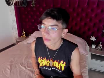 tim_fox_ se dezbraca la web pe Chaturbate