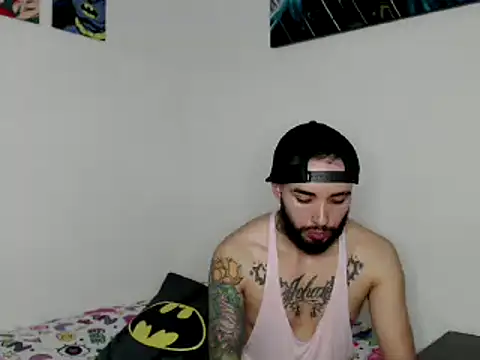 Foto porno transgenderboy face orice la camera pentru bani pe KUR.ro