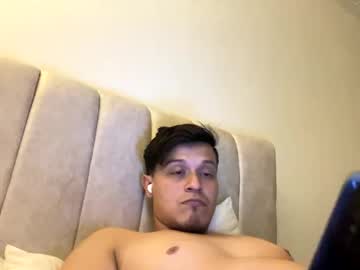 Fantezii cu tu_latino93 pe Chaturbate