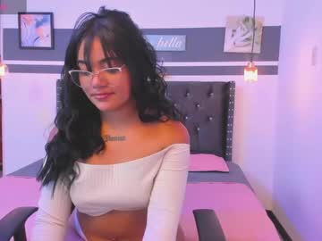 Fantezii cu violett_lovely_x pe Chaturbate